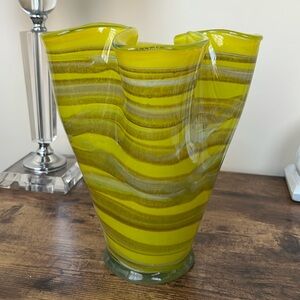 Large hand blown glass ribbon vase - Murano? Fenton?